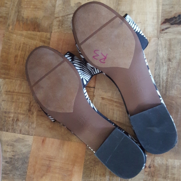 Sandals - Picture 4 of 5